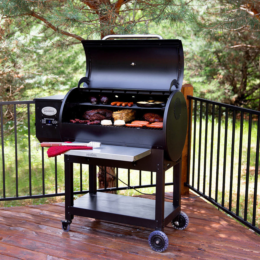 900 Series Wood Pellet Grill and Smoker + Cover